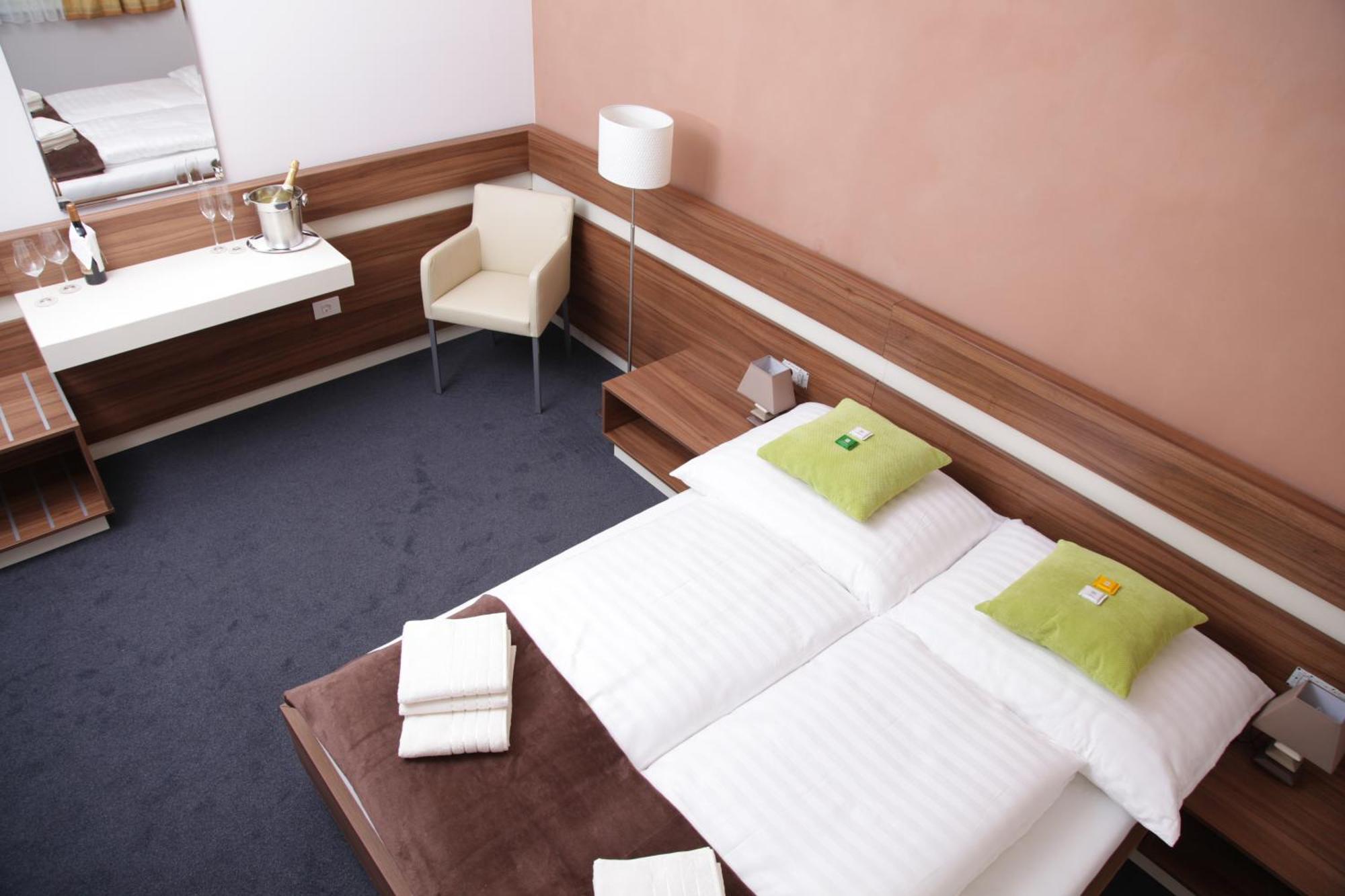 Double Room,742650526:JPEG